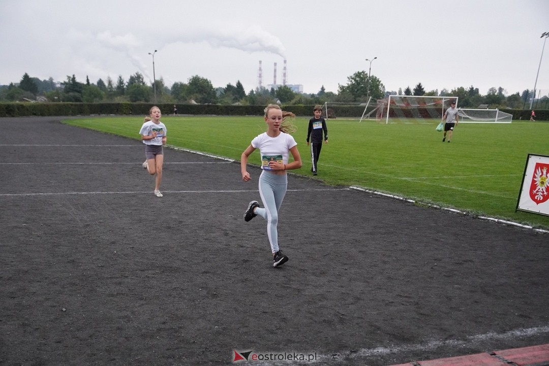 Półmaraton Kurpiowskie 2025: Mini Maraton dla Dzieci i Młodzieży [14.09.2025] - zdjęcie #86 - eOstroleka.pl