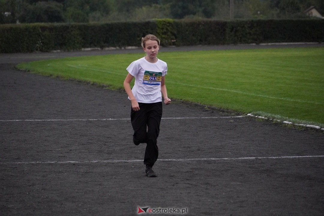 Półmaraton Kurpiowskie 2025: Mini Maraton dla Dzieci i Młodzieży [14.09.2025] - zdjęcie #141 - eOstroleka.pl
