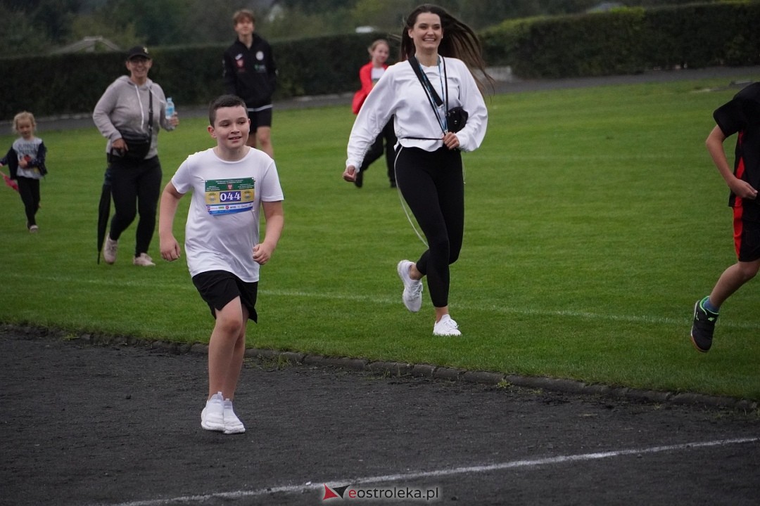 Półmaraton Kurpiowskie 2025: Mini Maraton dla Dzieci i Młodzieży [14.09.2025] - zdjęcie #115 - eOstroleka.pl