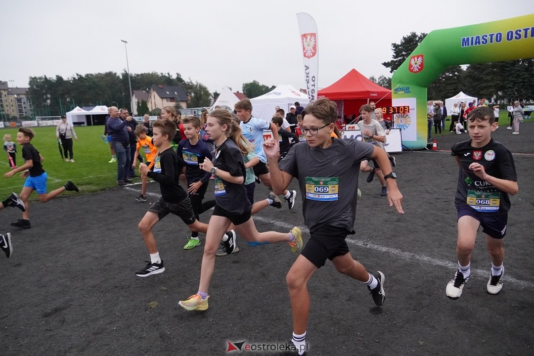 Półmaraton Kurpiowskie 2025: Mini Maraton dla Dzieci i Młodzieży [14.09.2025] - zdjęcie #105 - eOstroleka.pl