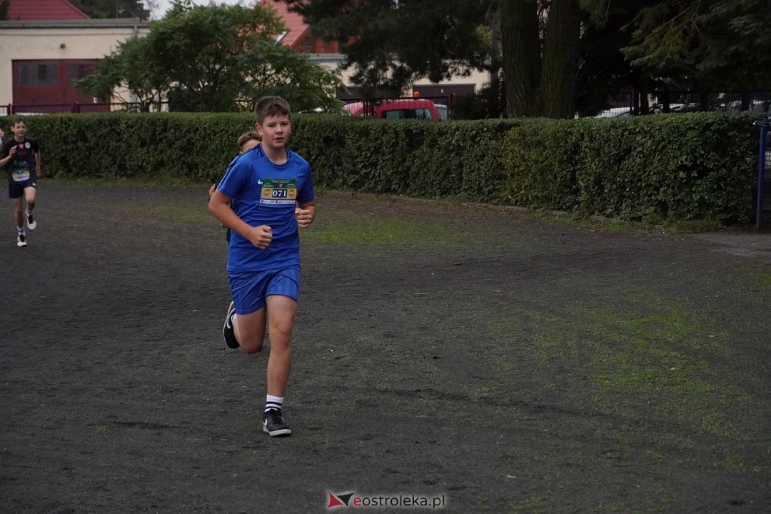 Półmaraton Kurpiowskie 2025: Mini Maraton dla Dzieci i Młodzieży [14.09.2025] - zdjęcie #99 - eOstroleka.pl