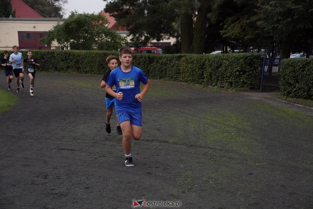 Półmaraton Kurpiowskie 2025: Mini Maraton dla Dzieci i Młodzieży [14.09.2025] - zdjęcie #97 - eOstroleka.pl