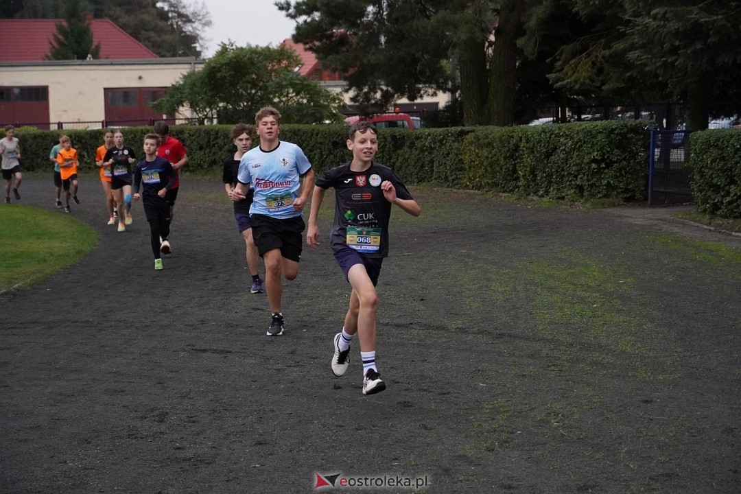 Półmaraton Kurpiowskie 2025: Mini Maraton dla Dzieci i Młodzieży [14.09.2025] - zdjęcie #95 - eOstroleka.pl