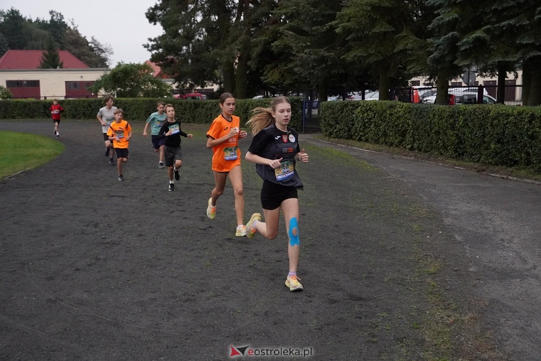 Półmaraton Kurpiowskie 2025: Mini Maraton dla Dzieci i Młodzieży [14.09.2025] - zdjęcie #85 - eOstroleka.pl