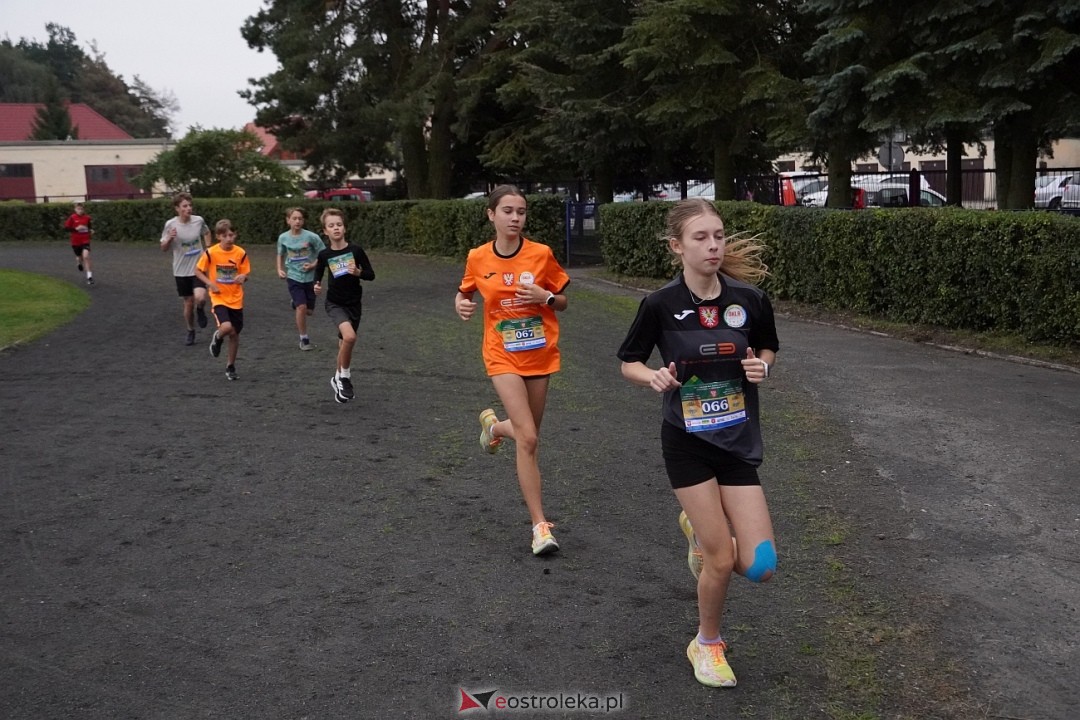 Półmaraton Kurpiowskie 2025: Mini Maraton dla Dzieci i Młodzieży [14.09.2025] - zdjęcie #83 - eOstroleka.pl