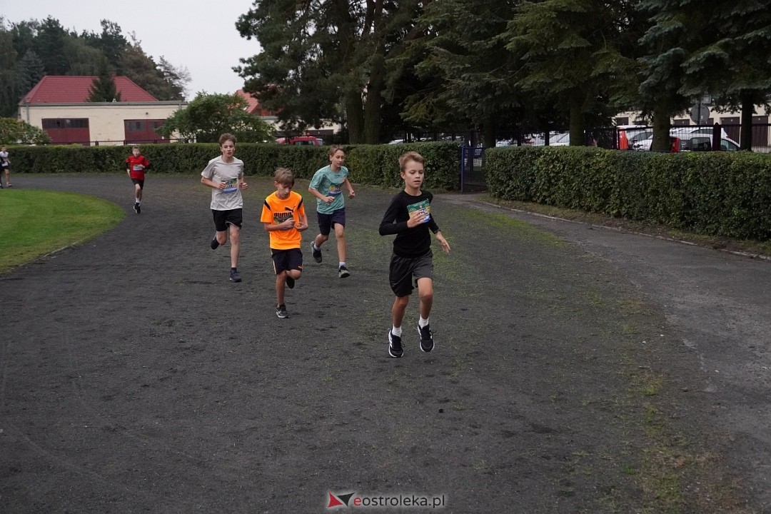 Półmaraton Kurpiowskie 2025: Mini Maraton dla Dzieci i Młodzieży [14.09.2025] - zdjęcie #81 - eOstroleka.pl