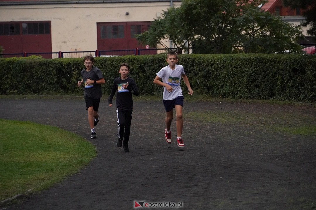 Półmaraton Kurpiowskie 2025: Mini Maraton dla Dzieci i Młodzieży [14.09.2025] - zdjęcie #76 - eOstroleka.pl