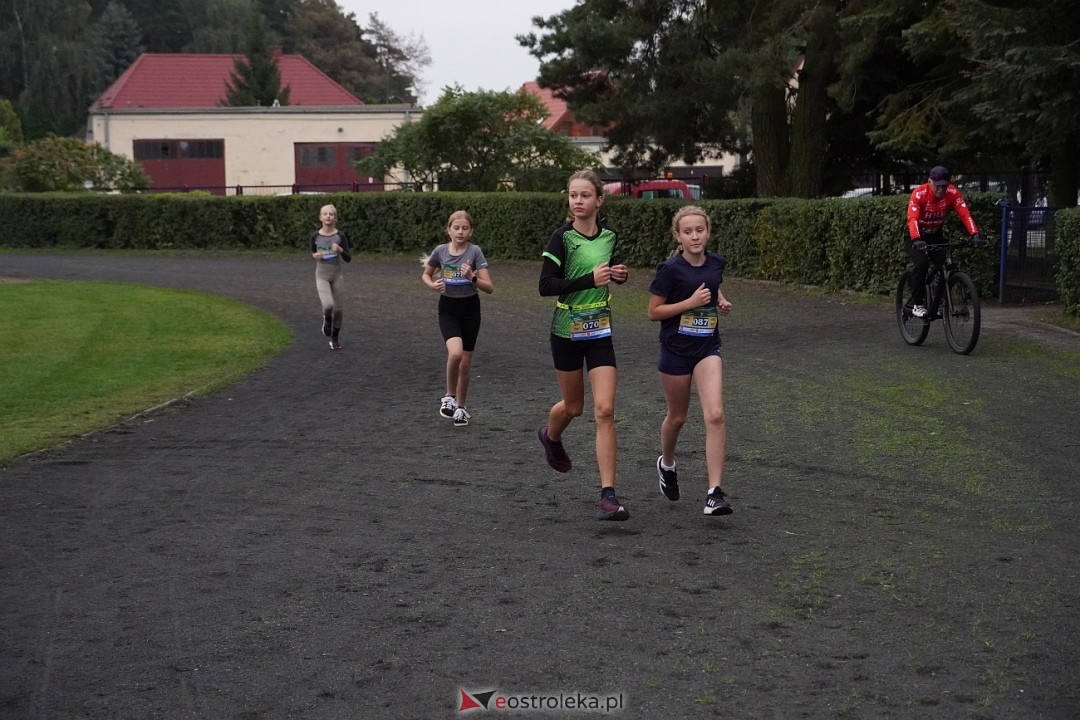 Półmaraton Kurpiowskie 2025: Mini Maraton dla Dzieci i Młodzieży [14.09.2025] - zdjęcie #71 - eOstroleka.pl