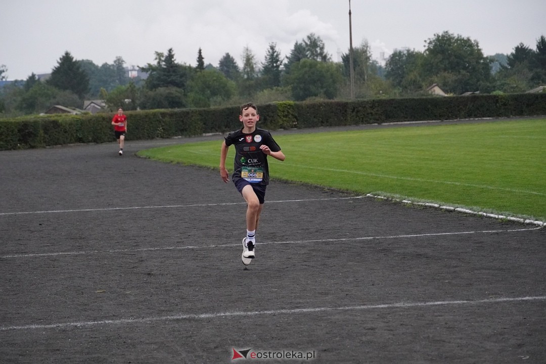 Półmaraton Kurpiowskie 2025: Mini Maraton dla Dzieci i Młodzieży [14.09.2025] - zdjęcie #64 - eOstroleka.pl