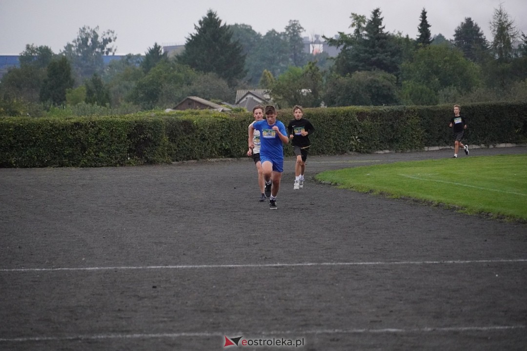 Półmaraton Kurpiowskie 2025: Mini Maraton dla Dzieci i Młodzieży [14.09.2025] - zdjęcie #60 - eOstroleka.pl