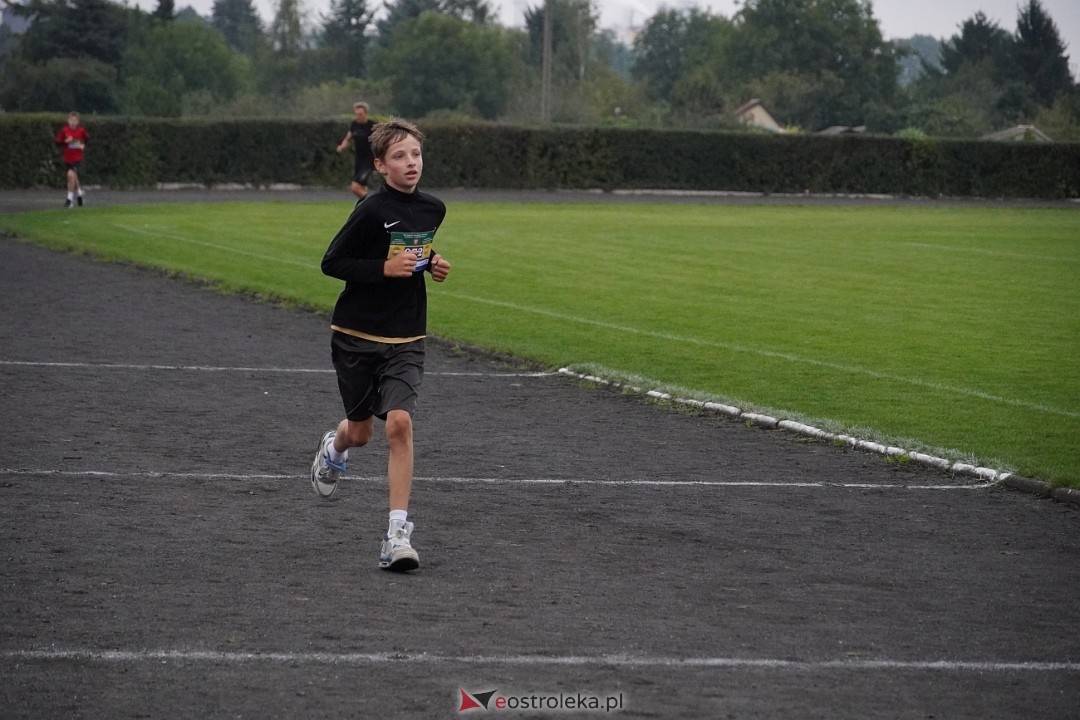 Półmaraton Kurpiowskie 2025: Mini Maraton dla Dzieci i Młodzieży [14.09.2025] - zdjęcie #58 - eOstroleka.pl