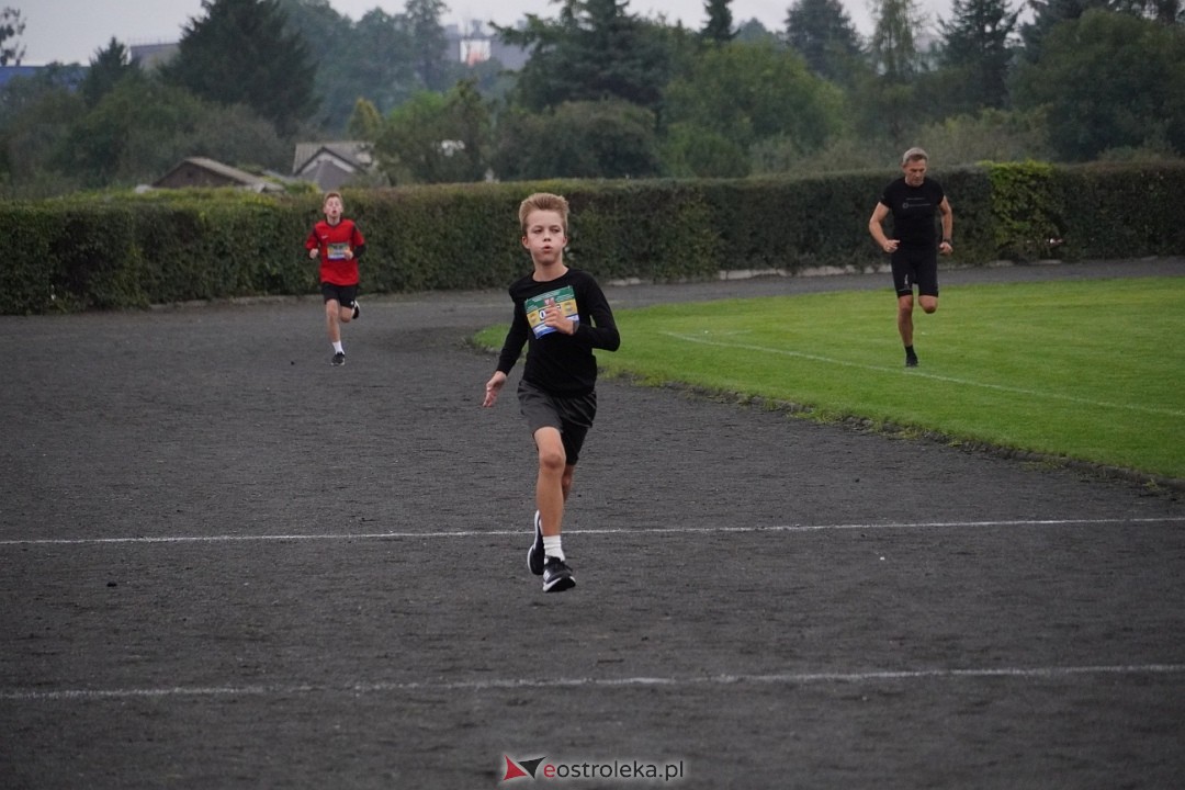 Półmaraton Kurpiowskie 2025: Mini Maraton dla Dzieci i Młodzieży [14.09.2025] - zdjęcie #57 - eOstroleka.pl