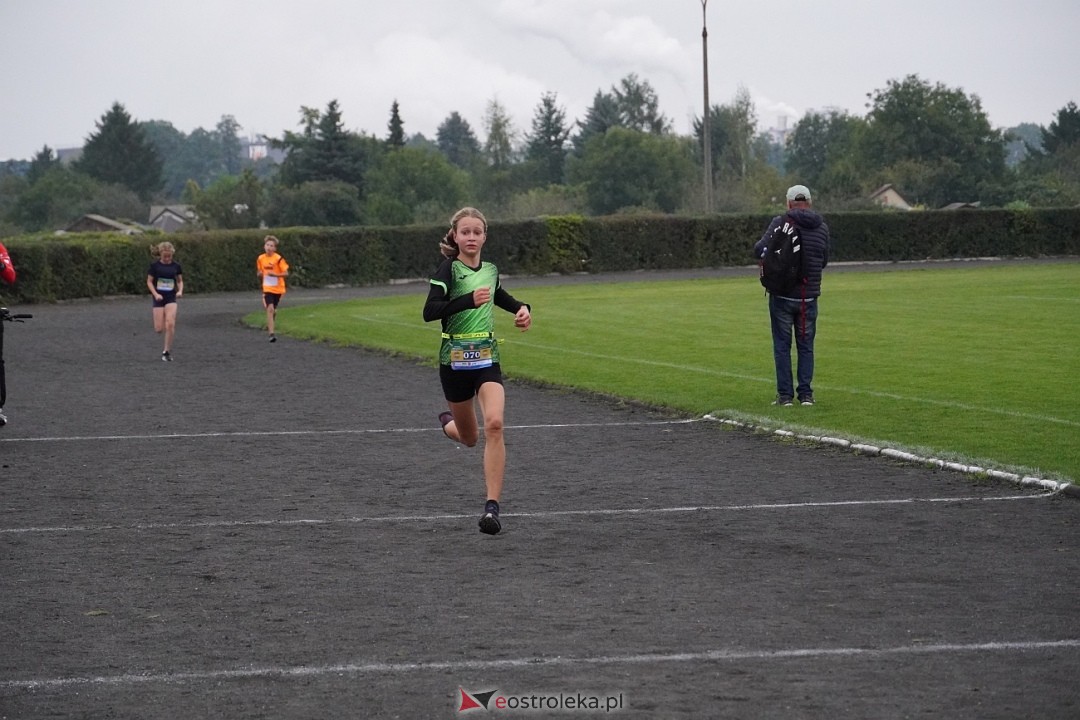 Półmaraton Kurpiowskie 2025: Mini Maraton dla Dzieci i Młodzieży [14.09.2025] - zdjęcie #55 - eOstroleka.pl