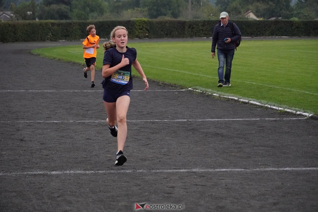Półmaraton Kurpiowskie 2025: Mini Maraton dla Dzieci i Młodzieży [14.09.2025] - zdjęcie #53 - eOstroleka.pl