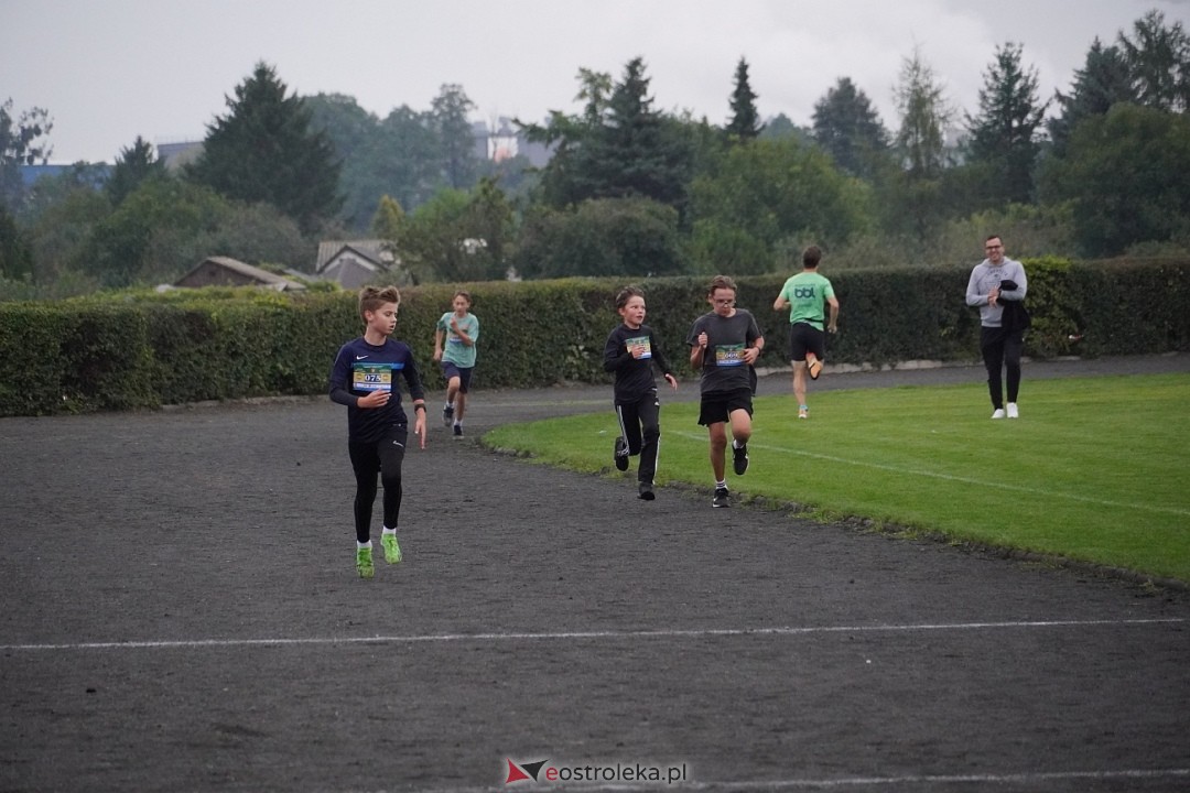 Półmaraton Kurpiowskie 2025: Mini Maraton dla Dzieci i Młodzieży [14.09.2025] - zdjęcie #52 - eOstroleka.pl