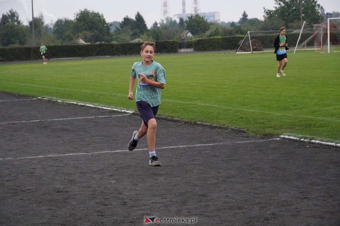Półmaraton Kurpiowskie 2025: Mini Maraton dla Dzieci i Młodzieży [14.09.2025] - zdjęcie #49 - eOstroleka.pl