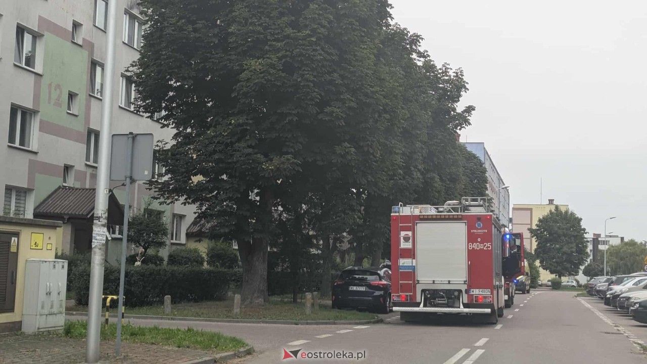 Wyciek gazu w bloku na Jaracza w Ostrołęce [14.09.2025] - zdjęcie #1 - eOstroleka.pl