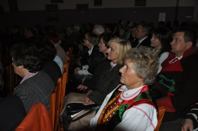 Lelis: II zjazd rodaków i przyjaciół ziemi kurpiowskiej w 15 lecie związku kurpiów (20.X.2011) - zdjęcie #17 - eOstroleka.pl