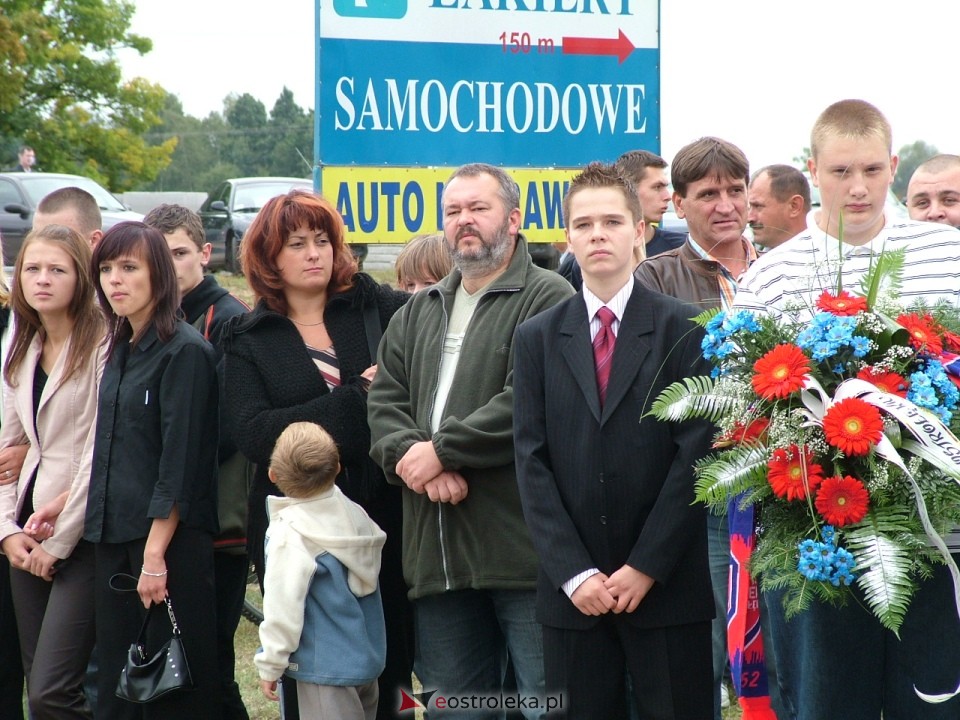 Pogrzeb Arkadiusza Gołasia - 22 września 2005  - zdjęcie #82 - eOstroleka.pl