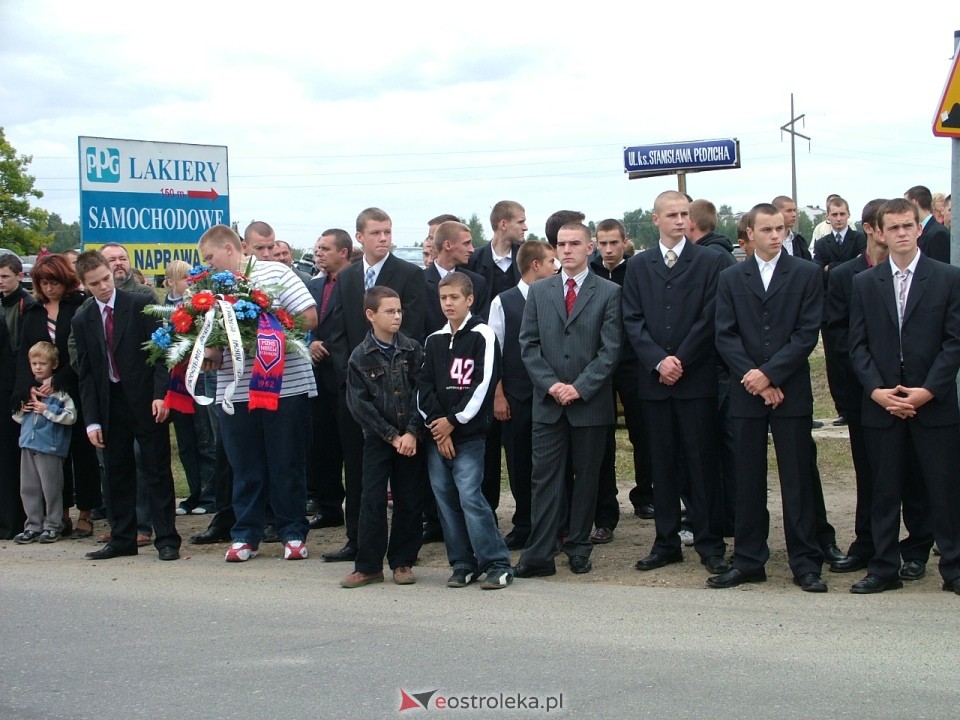 Pogrzeb Arkadiusza Gołasia - 22 września 2005  - zdjęcie #81 - eOstroleka.pl
