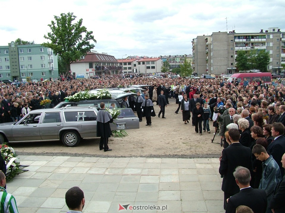 Pogrzeb Arkadiusza Gołasia - 22 września 2005  - zdjęcie #76 - eOstroleka.pl