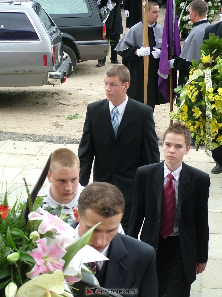 Pogrzeb Arkadiusza Gołasia - 22 września 2005  - zdjęcie #72 - eOstroleka.pl