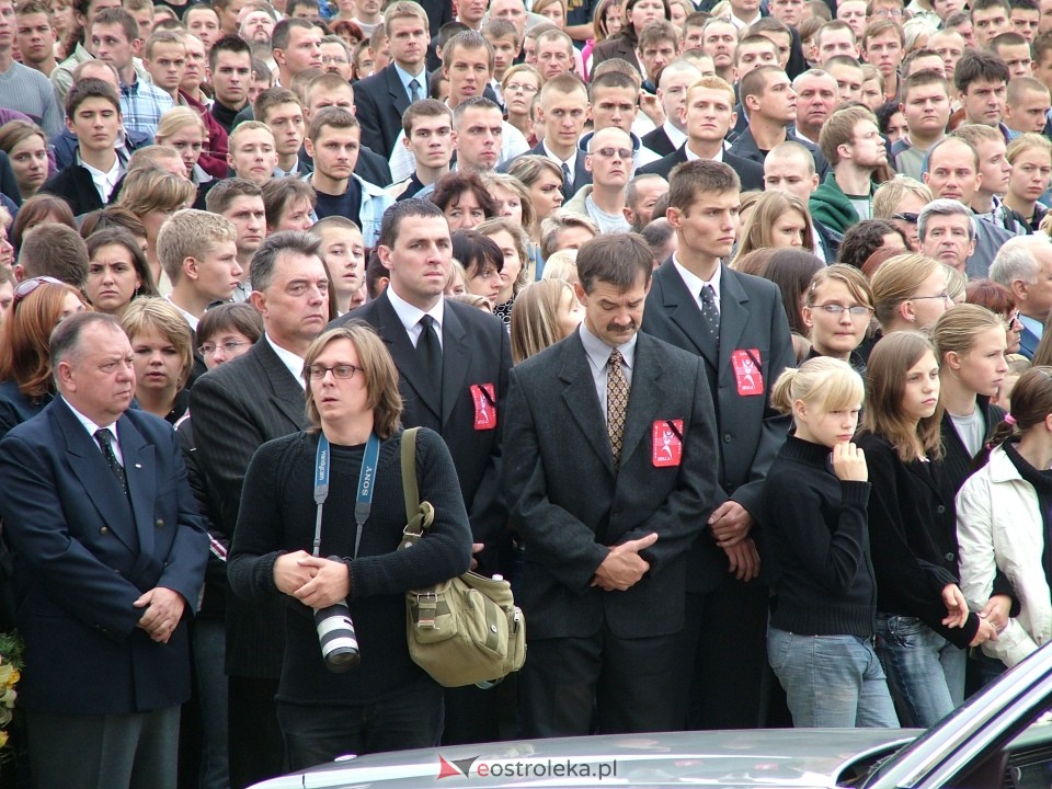 Pogrzeb Arkadiusza Gołasia - 22 września 2005  - zdjęcie #70 - eOstroleka.pl