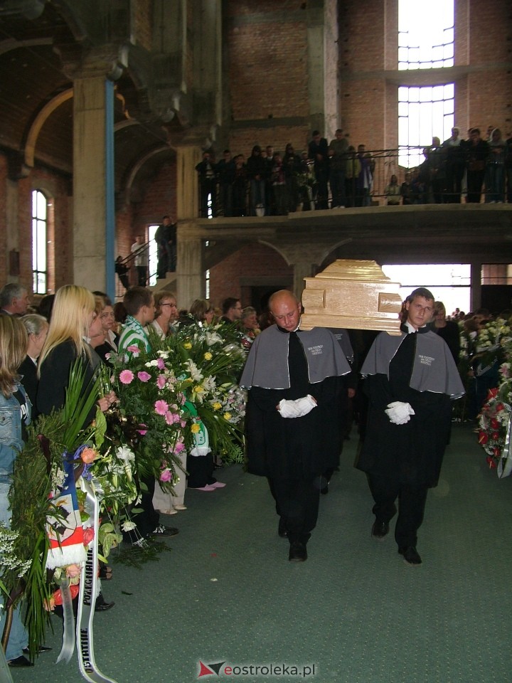 Pogrzeb Arkadiusza Gołasia - 22 września 2005  - zdjęcie #62 - eOstroleka.pl