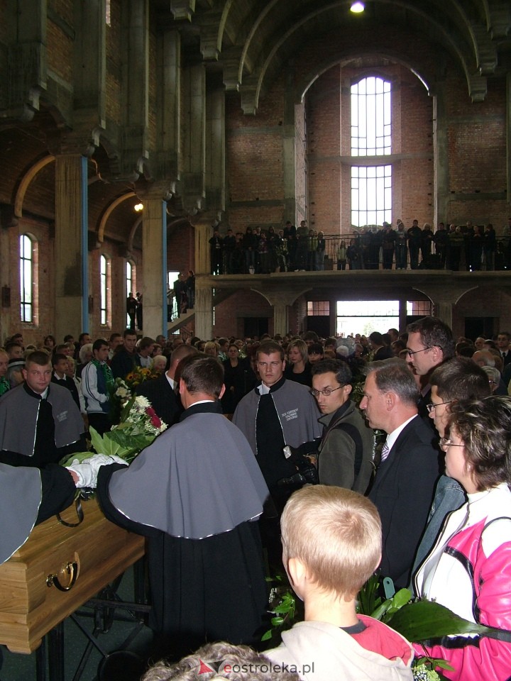 Pogrzeb Arkadiusza Gołasia - 22 września 2005  - zdjęcie #61 - eOstroleka.pl