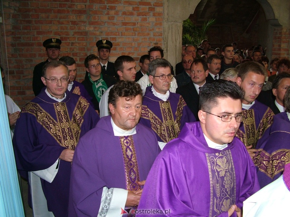Pogrzeb Arkadiusza Gołasia - 22 września 2005  - zdjęcie #56 - eOstroleka.pl