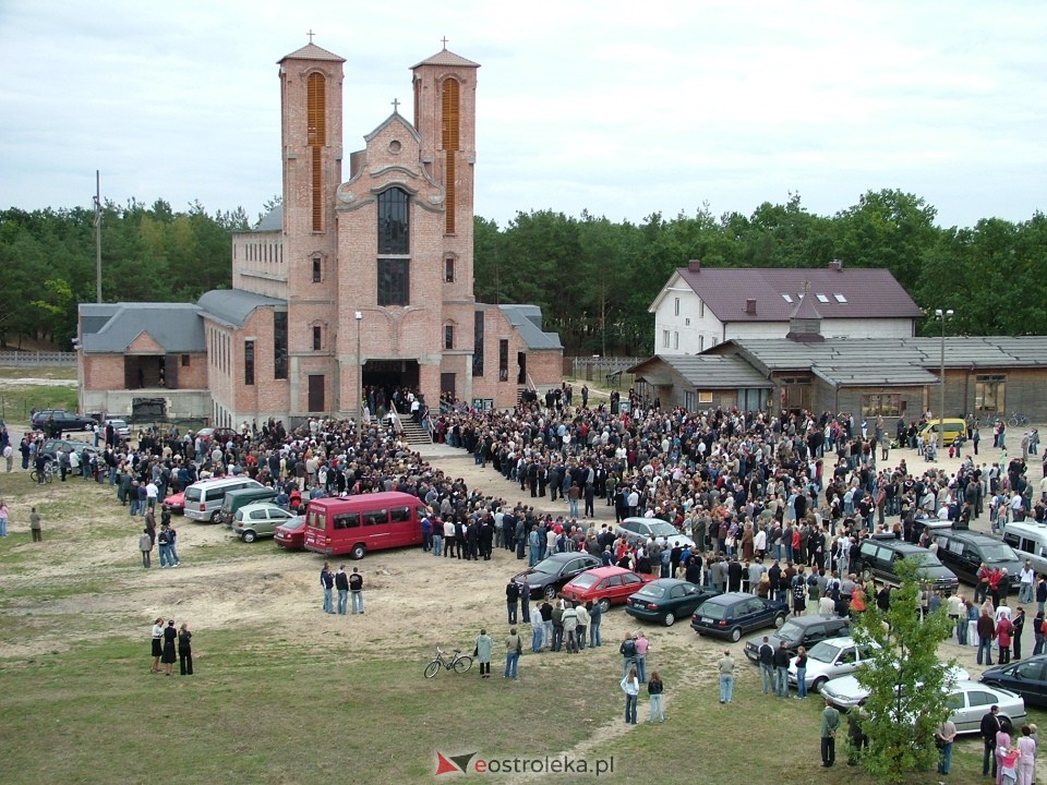 Pogrzeb Arkadiusza Gołasia - 22 września 2005  - zdjęcie #48 - eOstroleka.pl