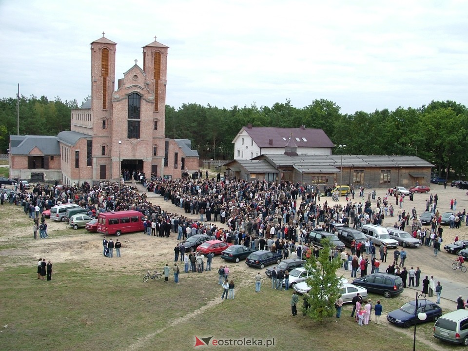 Pogrzeb Arkadiusza Gołasia - 22 września 2005  - zdjęcie #47 - eOstroleka.pl
