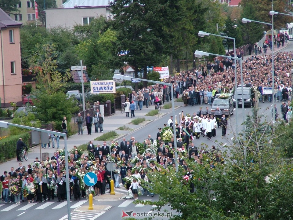 Pogrzeb Arkadiusza Gołasia - 22 września 2005  - zdjęcie #36 - eOstroleka.pl