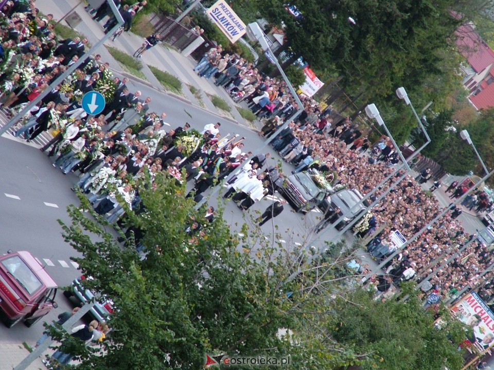 Pogrzeb Arkadiusza Gołasia - 22 września 2005  - zdjęcie #35 - eOstroleka.pl