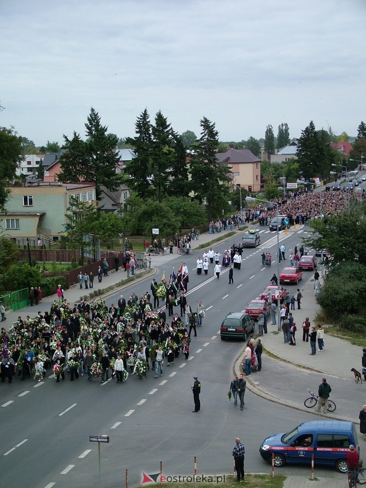 Pogrzeb Arkadiusza Gołasia - 22 września 2005  - zdjęcie #31 - eOstroleka.pl