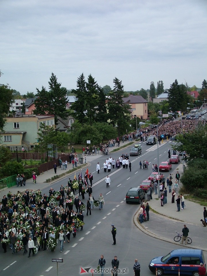 Pogrzeb Arkadiusza Gołasia - 22 września 2005  - zdjęcie #30 - eOstroleka.pl