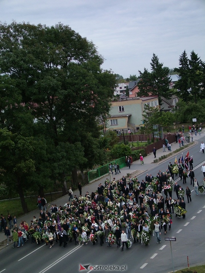 Pogrzeb Arkadiusza Gołasia - 22 września 2005  - zdjęcie #29 - eOstroleka.pl