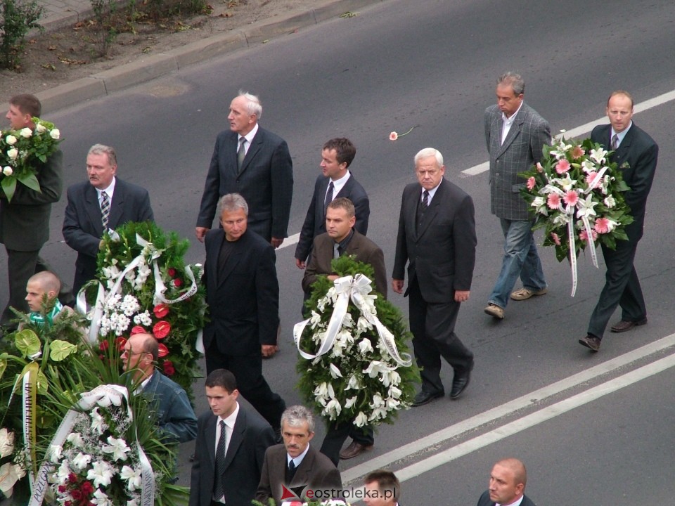 Pogrzeb Arkadiusza Gołasia - 22 września 2005  - zdjęcie #26 - eOstroleka.pl