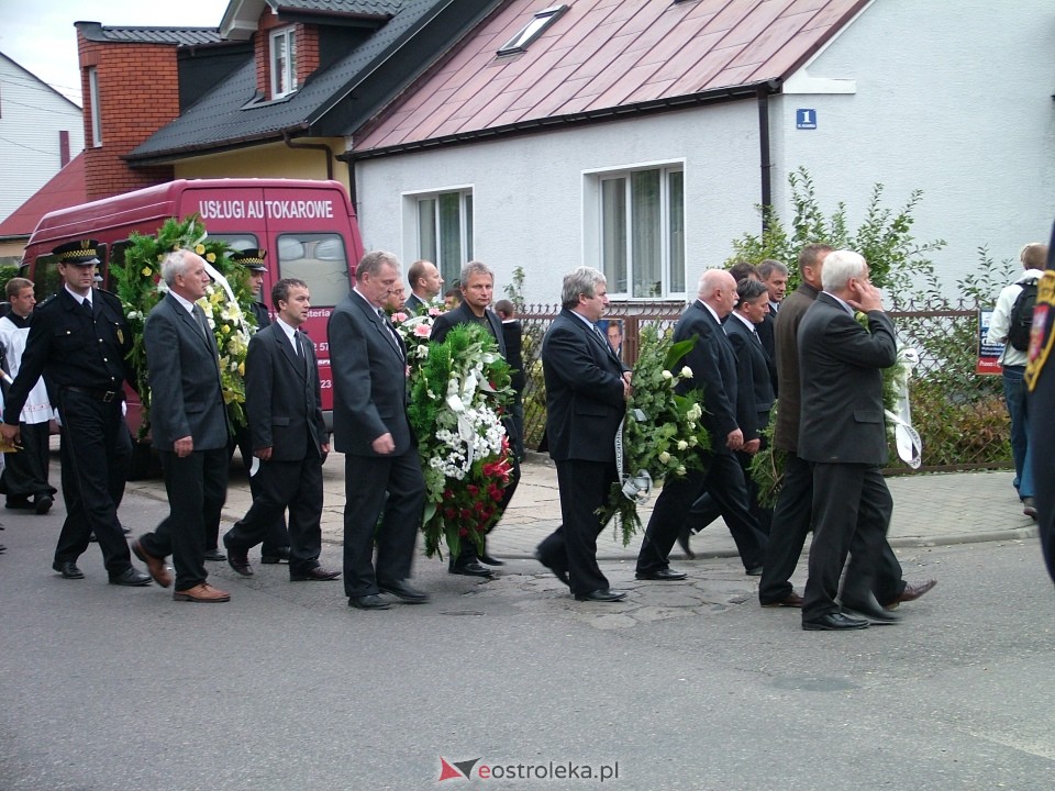 Pogrzeb Arkadiusza Gołasia - 22 września 2005  - zdjęcie #8 - eOstroleka.pl