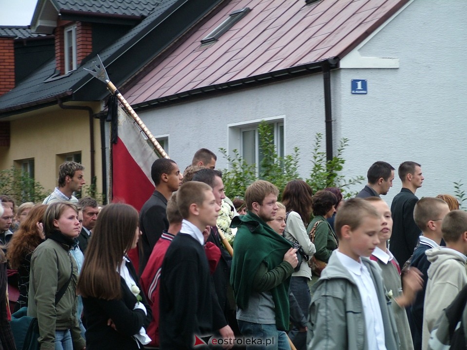 Pogrzeb Arkadiusza Gołasia - 22 września 2005  - zdjęcie #7 - eOstroleka.pl
