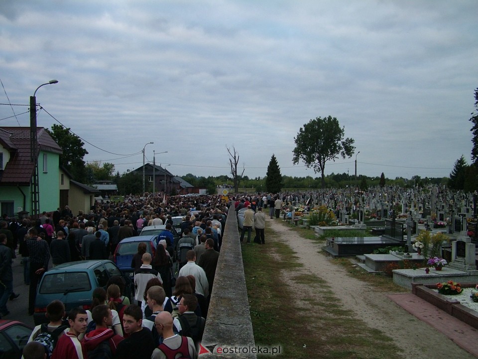 Pogrzeb Arkadiusza Gołasia - 22 września 2005  - zdjęcie #6 - eOstroleka.pl