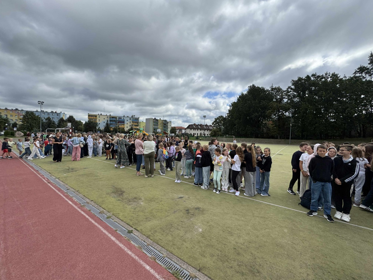 Próbna ewakuacja w SP 10 w Ostrołęce [17.09.2025] - zdjęcie #7 - eOstroleka.pl