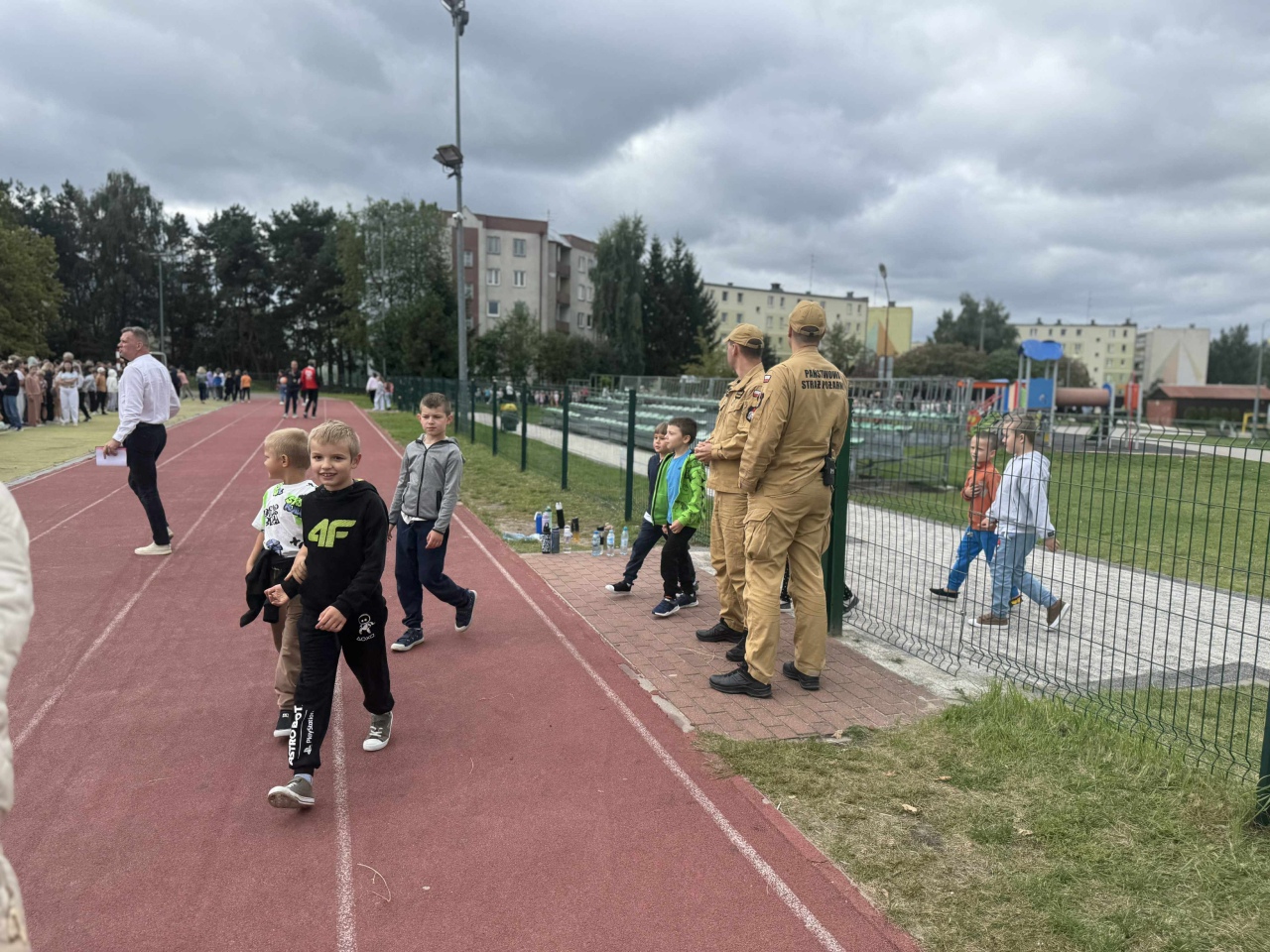 Próbna ewakuacja w SP 10 w Ostrołęce [17.09.2025] - zdjęcie #2 - eOstroleka.pl