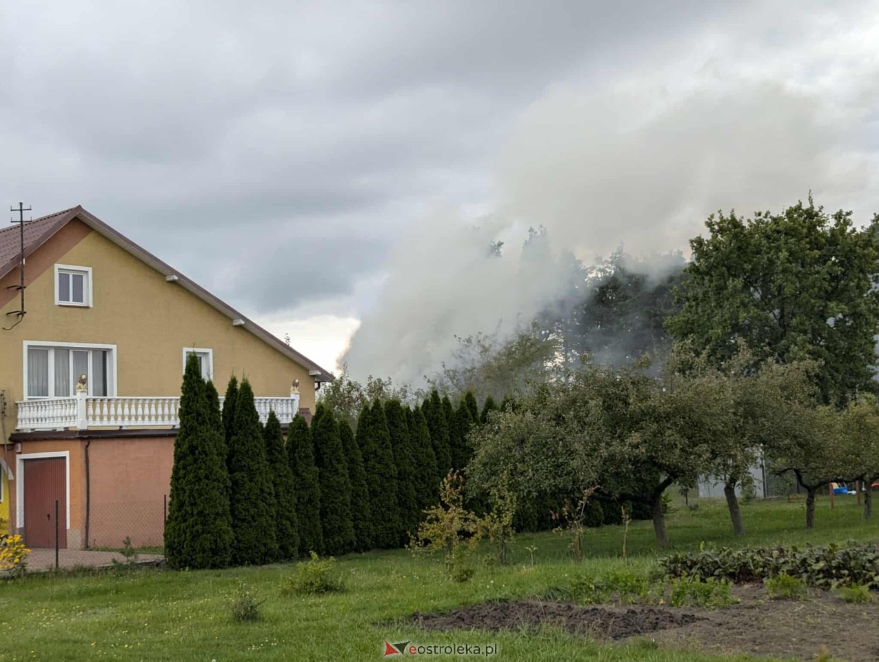 Pożar przy ul. Ławskiej [17.09.2025] - zdjęcie #5 - eOstroleka.pl