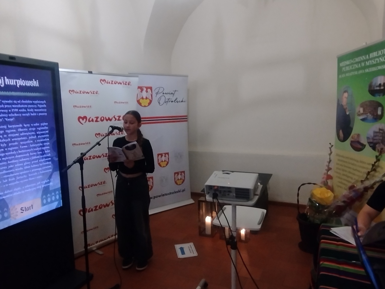 Noc Poezji w dzwonnicy myszynieckiej  - zdjęcie #17 - eOstroleka.pl