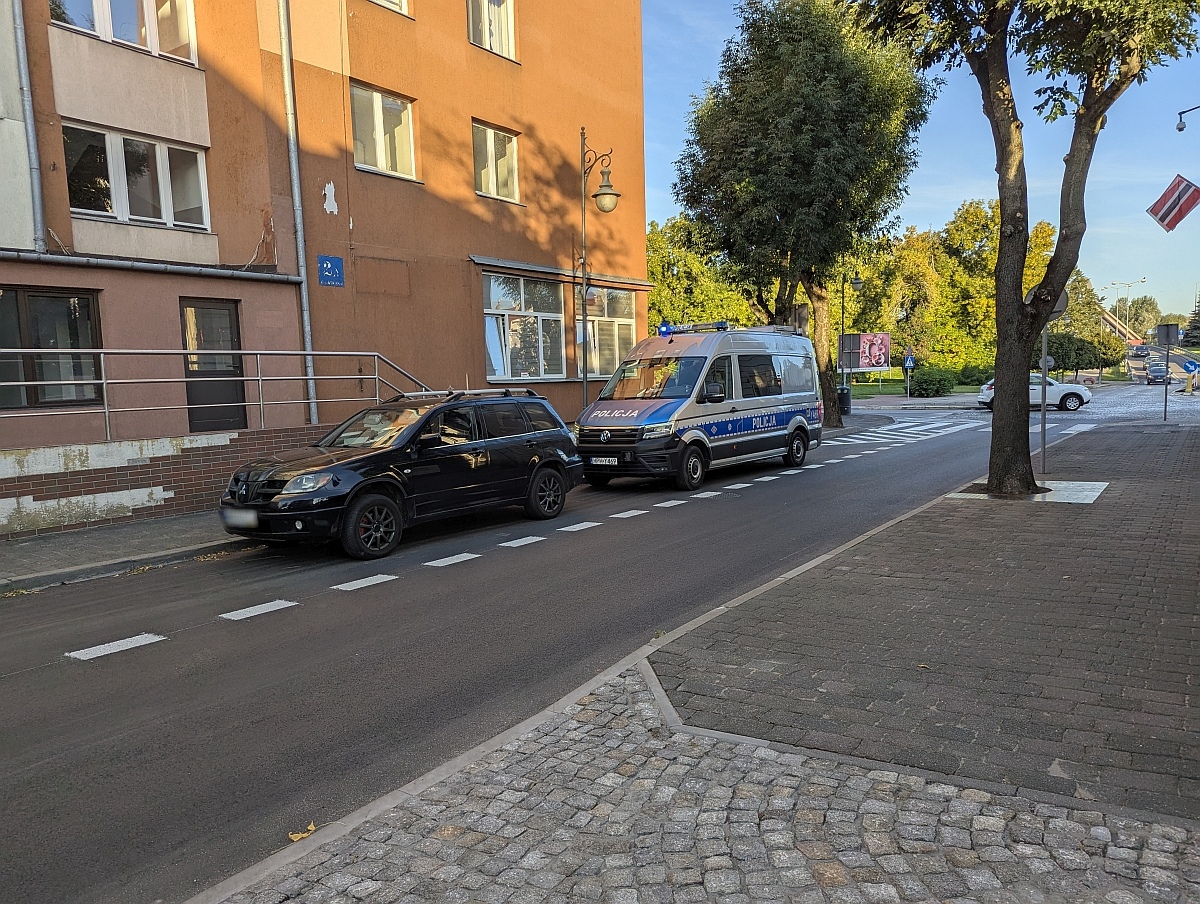 Samochód uderzył w pieszego. Wypadek na skrzyżowaniu Kilińskiego i Placu Bema [18.09.2025] - zdjęcie #6 - eOstroleka.pl
