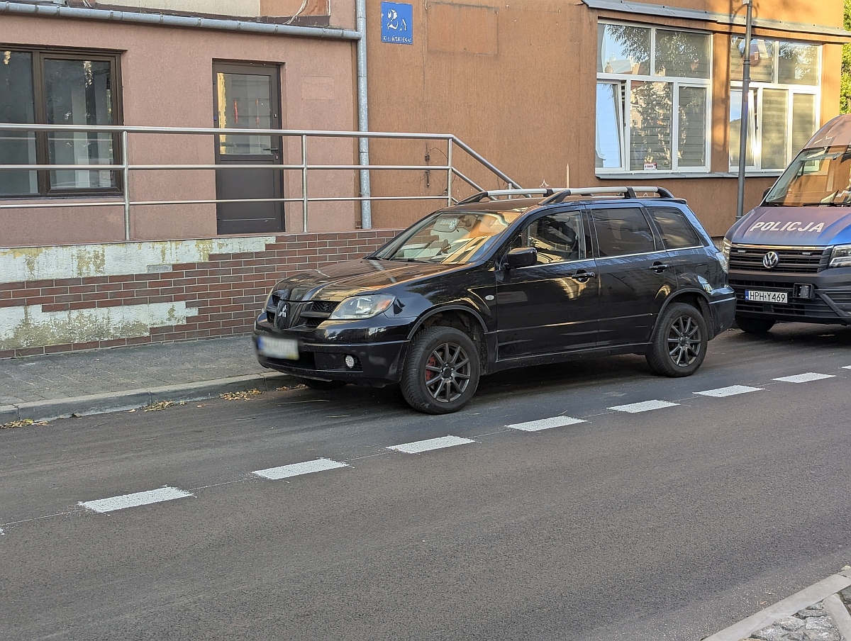 Samochód uderzył w pieszego. Wypadek na skrzyżowaniu Kilińskiego i Placu Bema [18.09.2025] - zdjęcie #5 - eOstroleka.pl