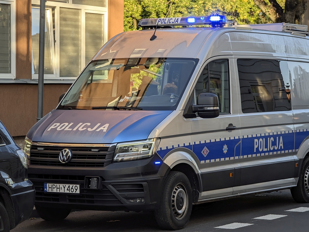 Samochód uderzył w pieszego. Wypadek na skrzyżowaniu Kilińskiego i Placu Bema [18.09.2025] - zdjęcie #3 - eOstroleka.pl