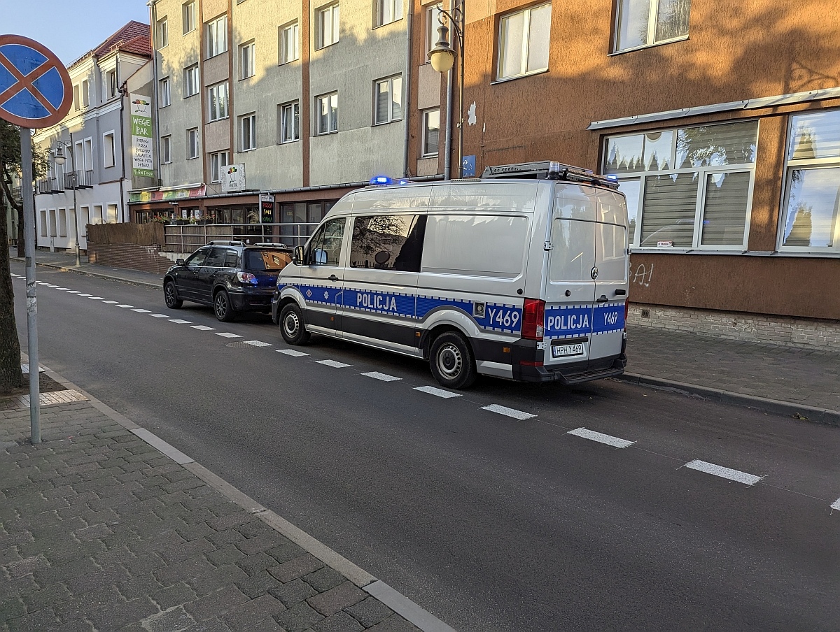 Samochód uderzył w pieszego. Wypadek na skrzyżowaniu Kilińskiego i Placu Bema [18.09.2025] - zdjęcie #2 - eOstroleka.pl