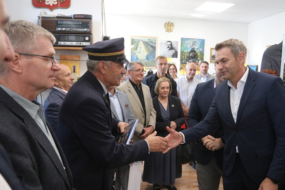 Odbiór lokomotywy Julia i 10-lecie Muzeum Kasa Biletowa z pamiątkami kolejowymi Jerzego Grabowskiego [18.09.2025] - zdjęcie #18 - eOstroleka.pl